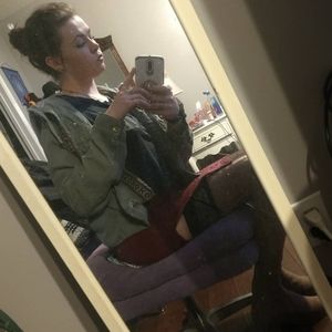 Meet your Posher, Adria